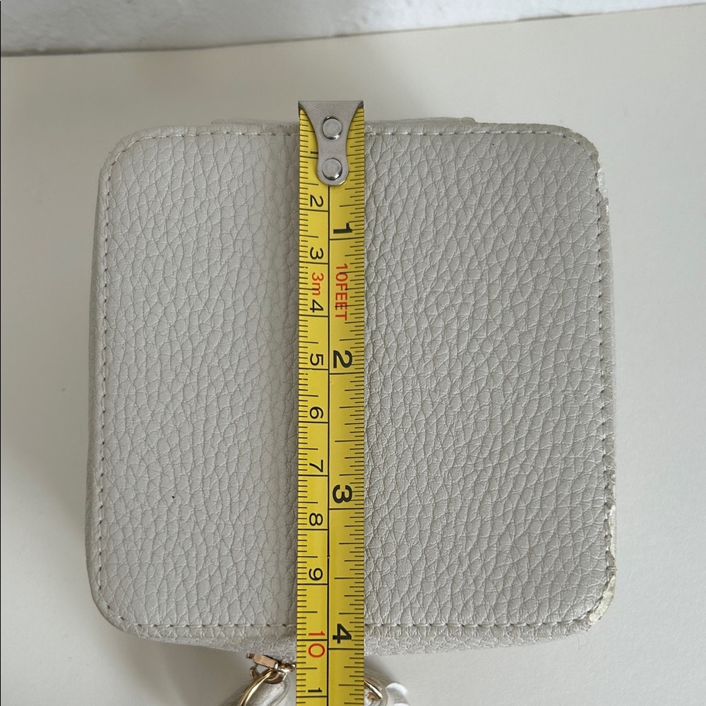 Compact White Leather Travel Jewelry Case with Tassel Zipper - Picture 3 of 8